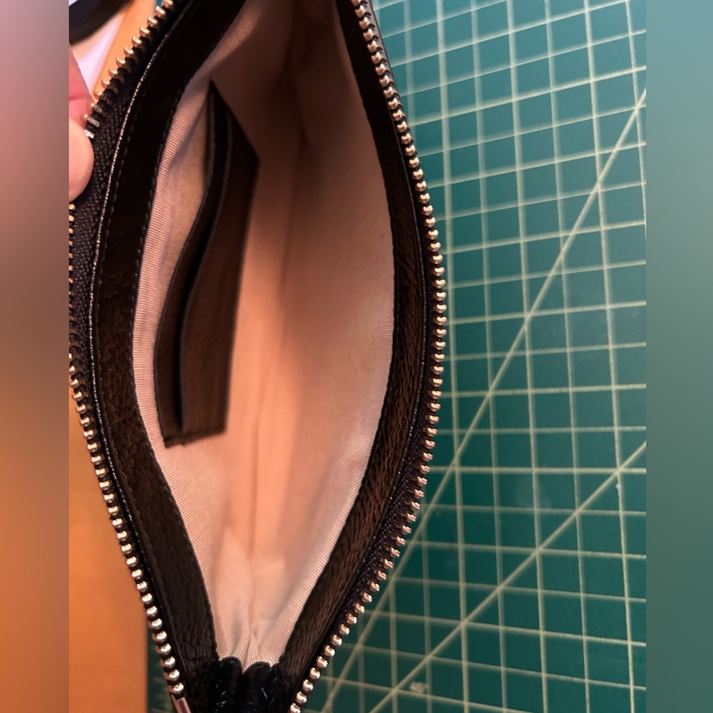 Patent of Heart Leather Crossbody Bag - Picture 5 of 8